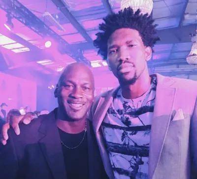 让球在脚下 让球在脚下